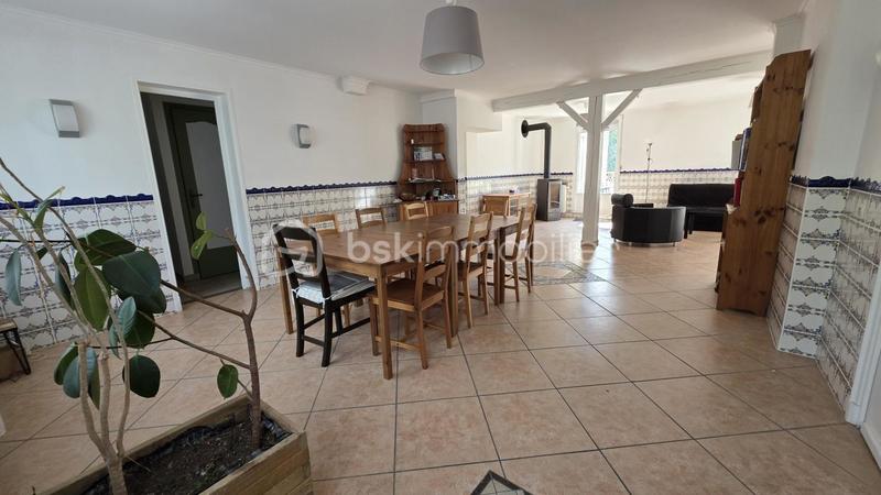 Maison - 300 m² - 10 pièces