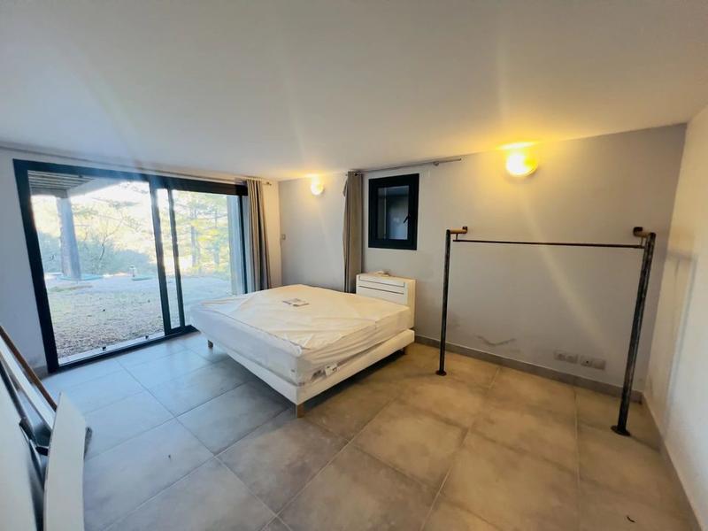 Maison - 281 m² - 12 pièces