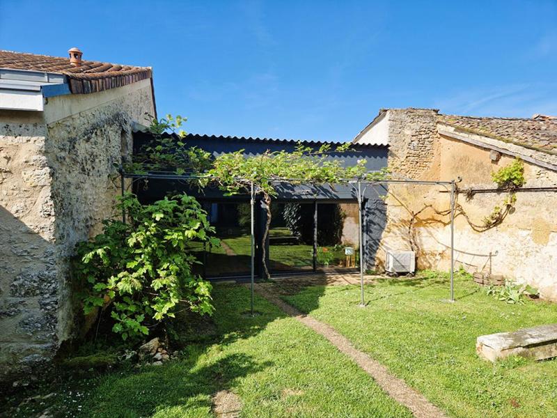 Maison - 180 m² - 7 pièces