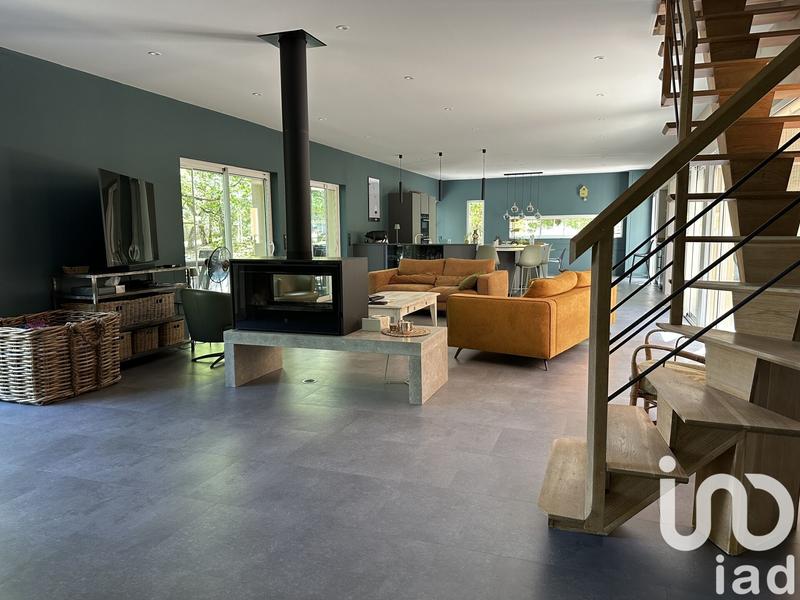 Maison - 320 m² - 8 pièces