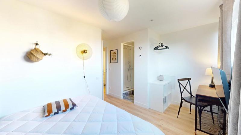 Appartement - 99 m² - 6 pièces