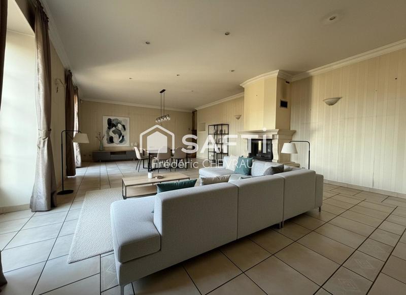 Maison - 261 m² - 7 pièces