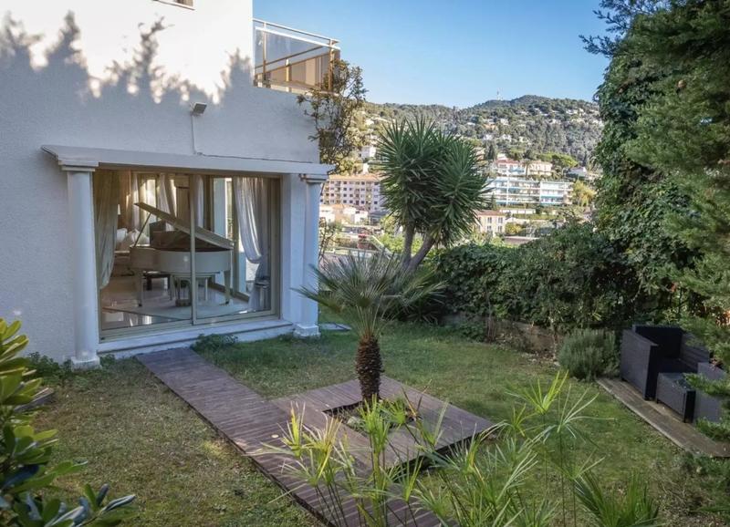 Villa - 302 m² - 9 pièces