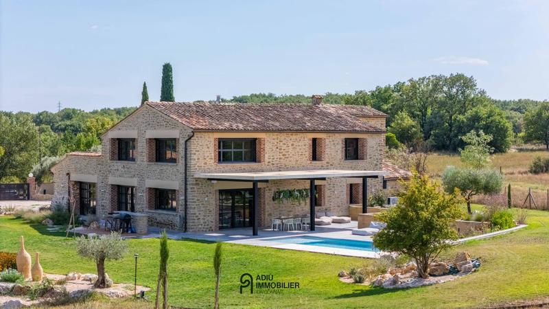 Mas - 345 m² - 7 pièces