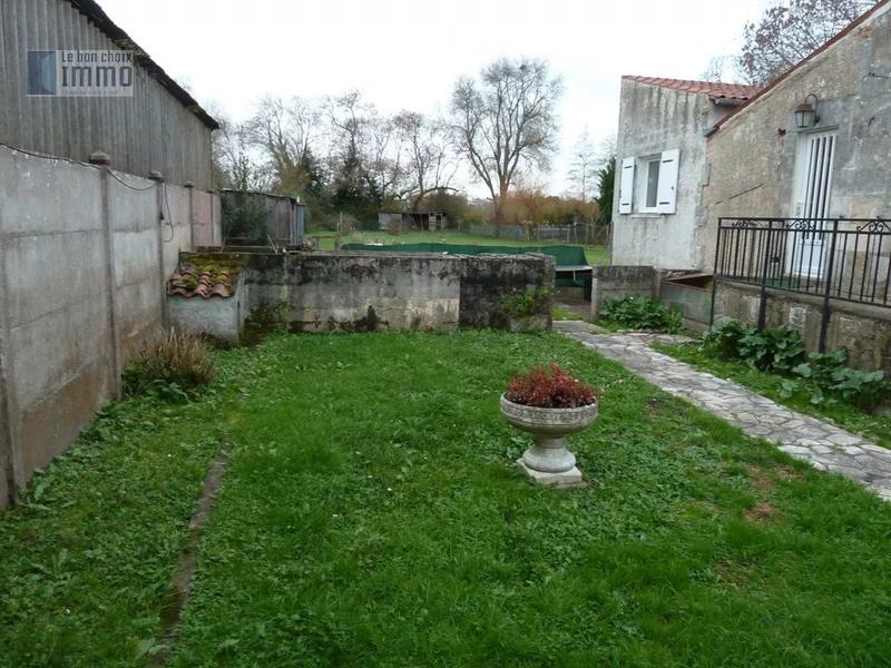 Maison - 673 m² - 4 pièces