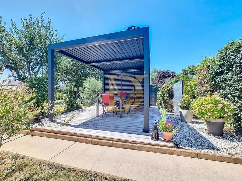 Propriété - 227 m² - 10 pièces