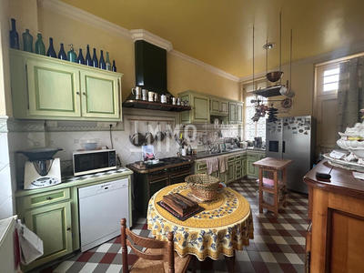 Maison - 337 m² - 13 pièces