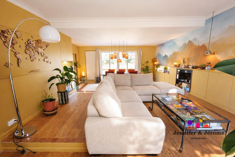 Maison - 267 m² - 9 pièces