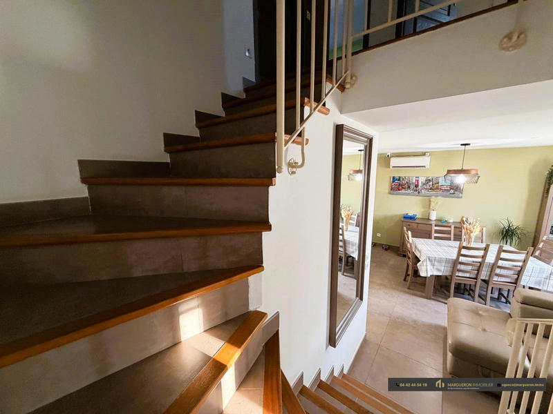 Maison - 94 m² - 5 pièces