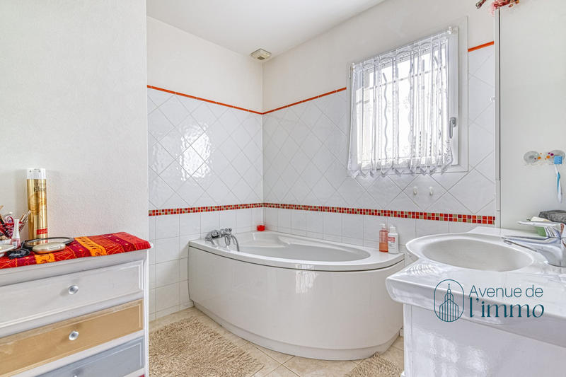 Maison - 186 m² - 6 pièces