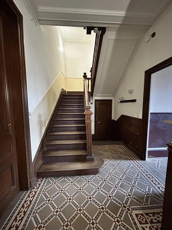 Maison - 252 m² - 8 pièces