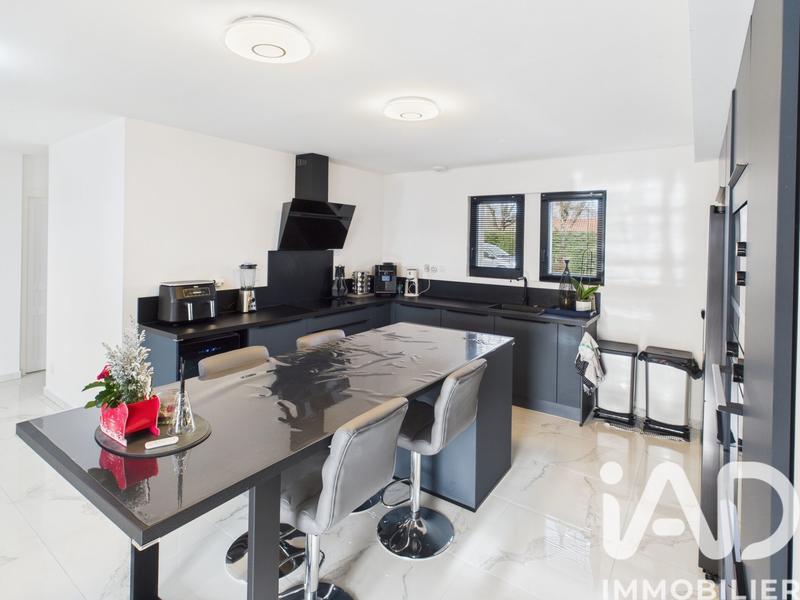 Maison - 210 m² - 6 pièces