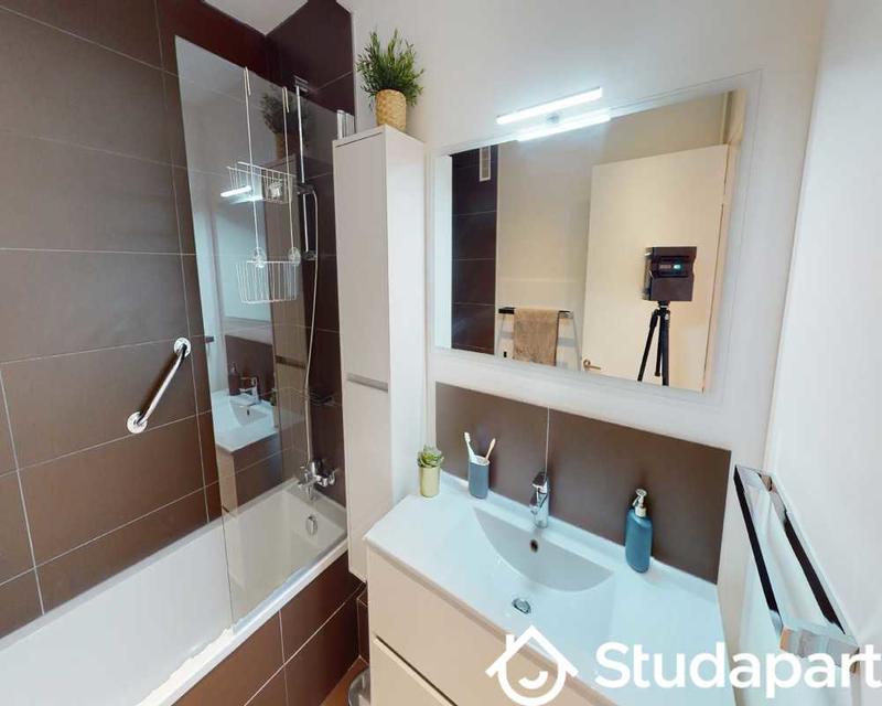 Chambre - 70 m² - 1 pièce