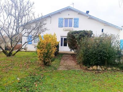 Maison - 220 m² - 8 pièces