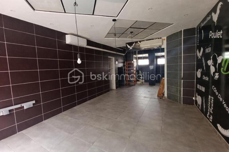Local commercial - 77 m² - 3 pièces