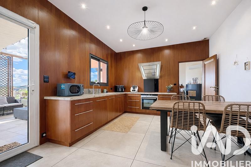 Maison - 185 m² - 7 pièces