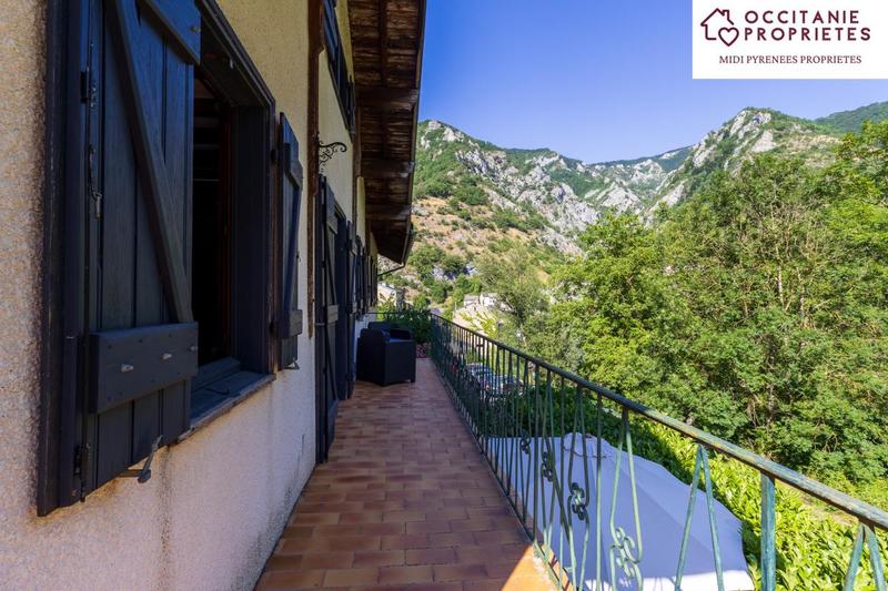 Propriété - 250 m² - 9 pièces