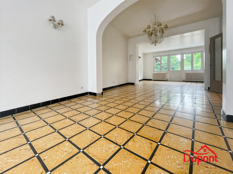 Maison - 249 m² - 7 pièces