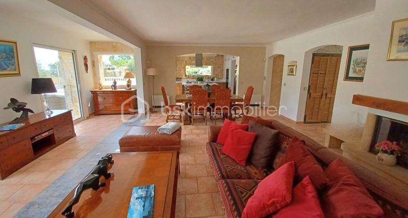 Propriété - 240 m² - 6 pièces