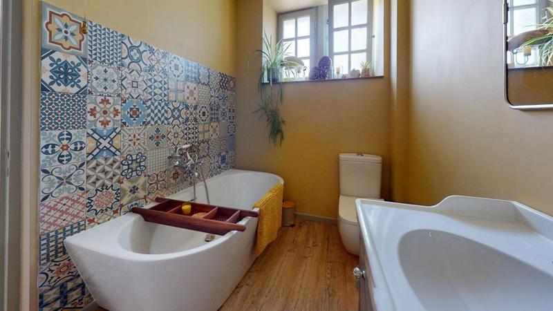 Propriété - 240 m² - 8 pièces