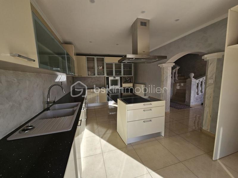 Villa - 189 m² - 8 pièces