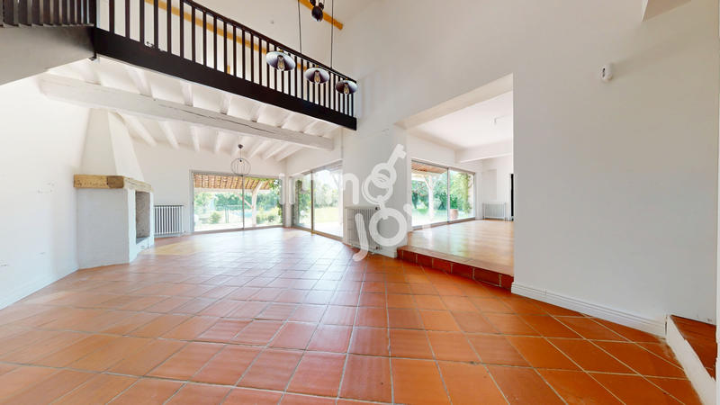 Propriété - 220 m² - 7 pièces