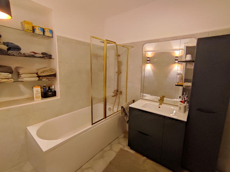 Maison - 270 m² - 11 pièces