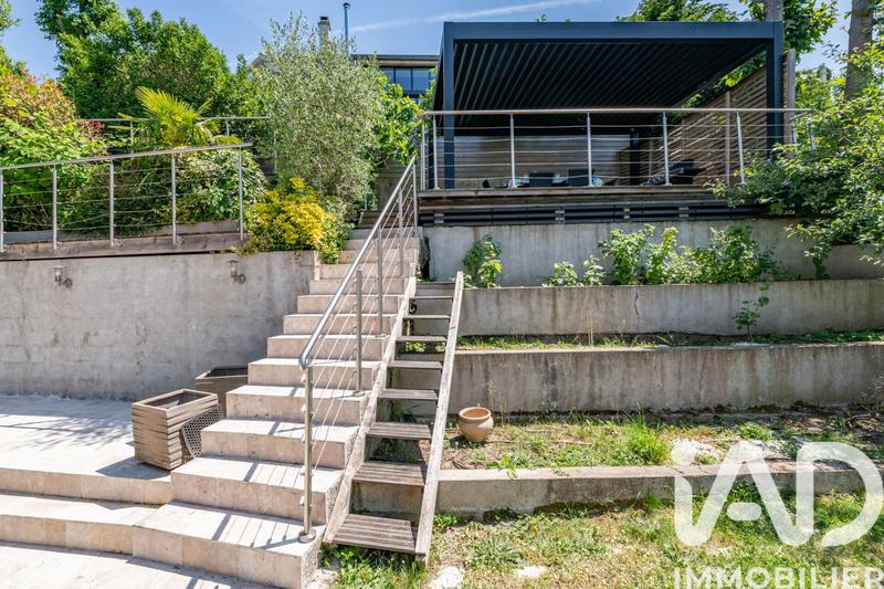 Maison - 214 m² - 9 pièces