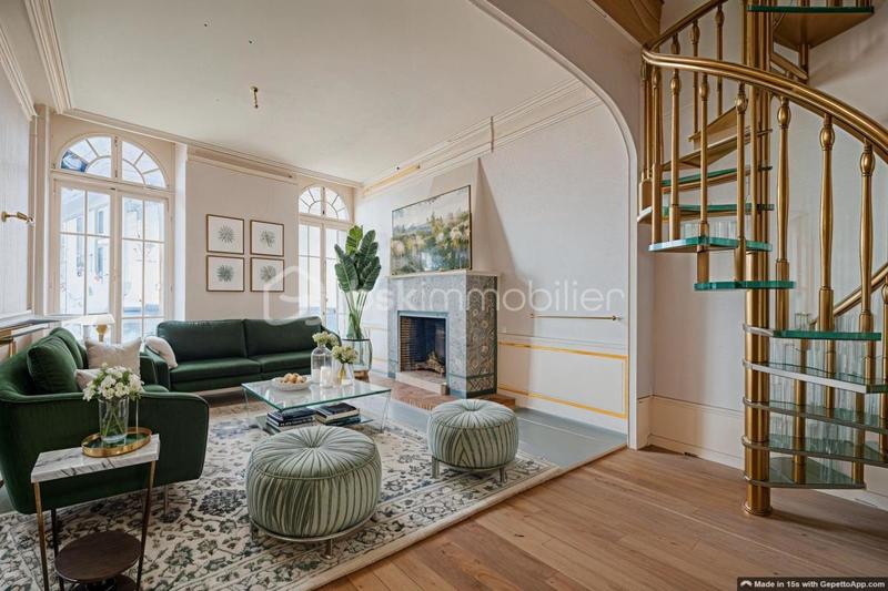 Duplex - 239 m² - 8 pièces