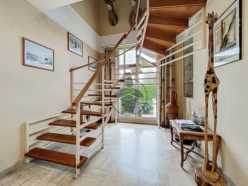 Maison - 229 m² - 7 pièces