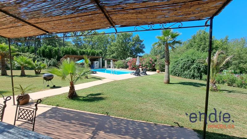 Maison - 450 m² - 15 pièces