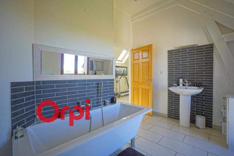 Maison - 252 m² - 9 pièces