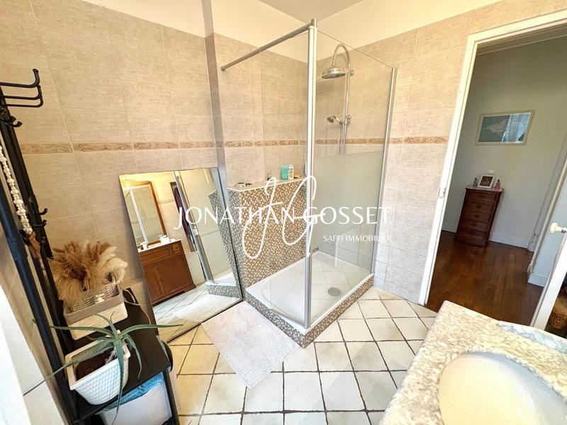 Maison - 247 m² - 10 pièces