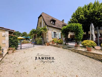 Maison - 292 m² - 10 pièces