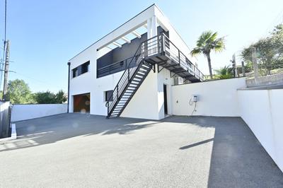 Maison - 202 m² - 5 pièces