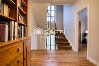 Maison - 220 m² - 9 pièces