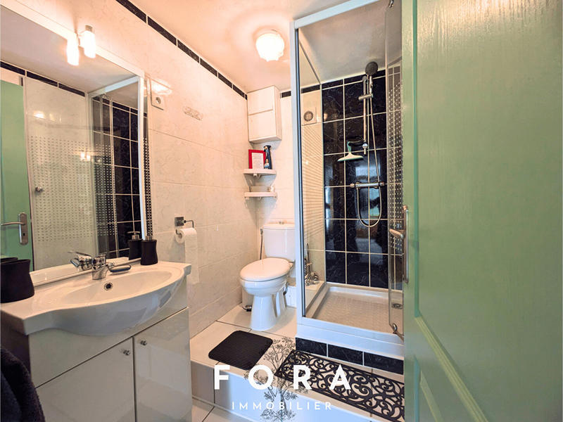 Maison - 240 m² - 8 pièces