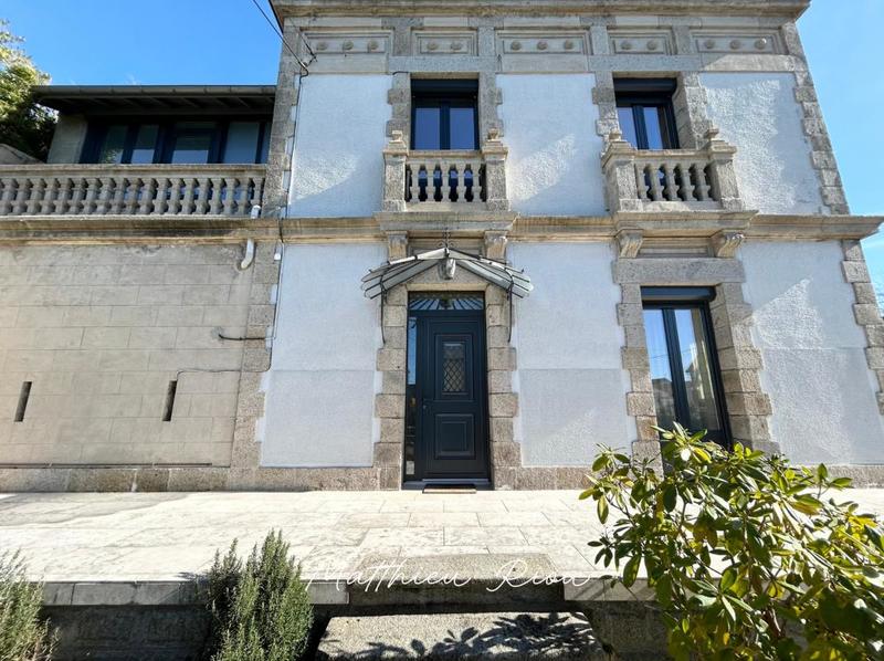 Maison - 225 m² - 7 pièces