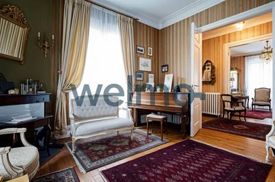 Maison - 301 m² - 16 pièces