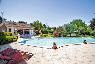 Demeure - 453 m² - 11 pièces