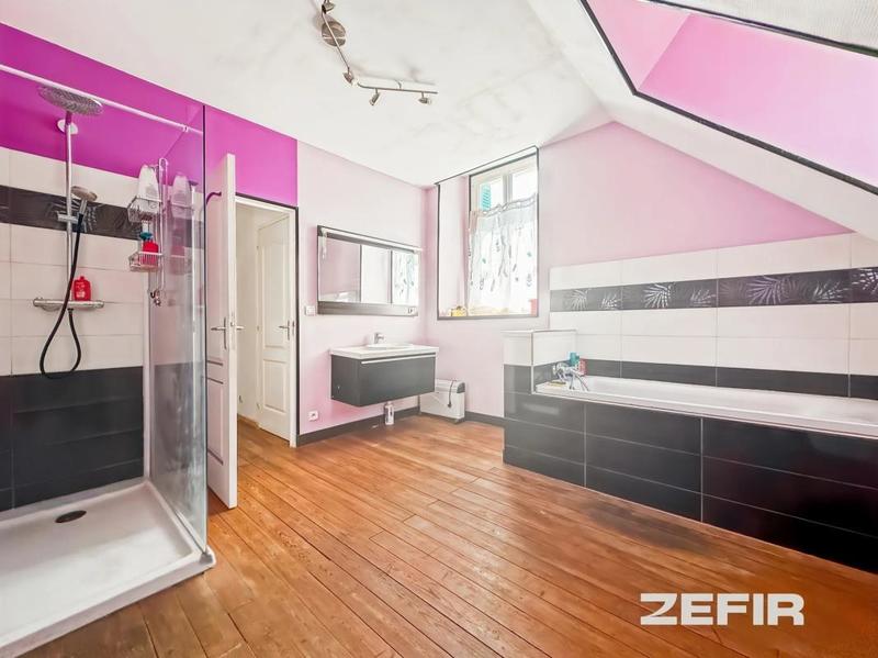 Maison - 149 m² - 9 pièces