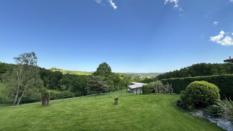 Maison - 220 m² - 7 pièces