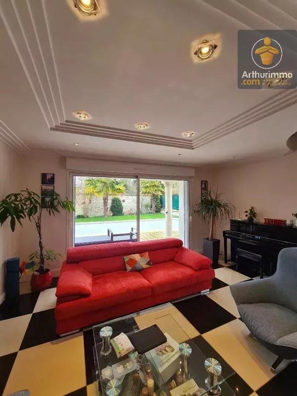 Maison - 230 m² - 7 pièces