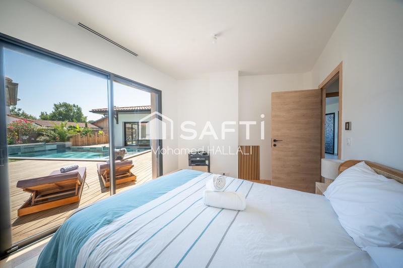 Maison - 240 m² - 6 pièces