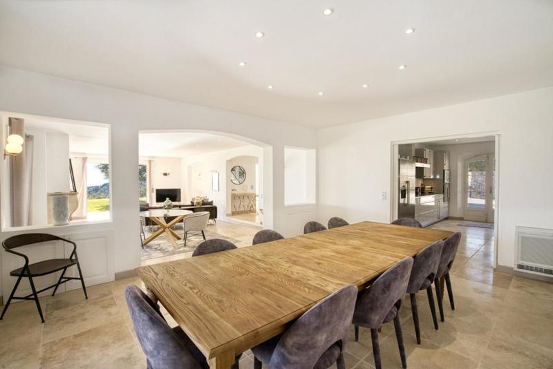 Villa - 303 m² - 6 pièces