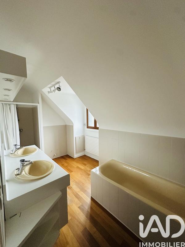 Maison - 180 m² - 8 pièces