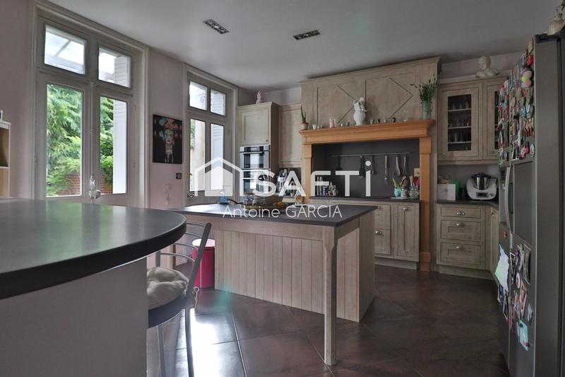 Maison de maîtres - 600 m² - 12 pièces