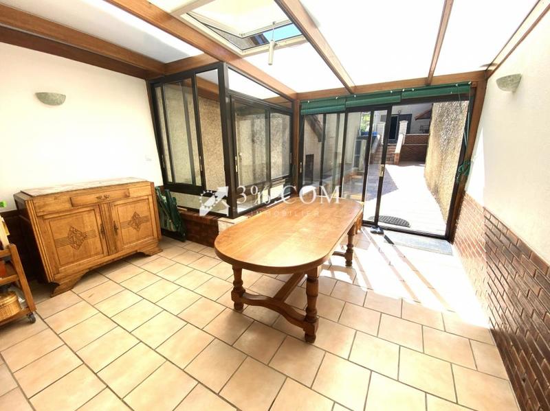 Maison - 230 m² - 8 pièces