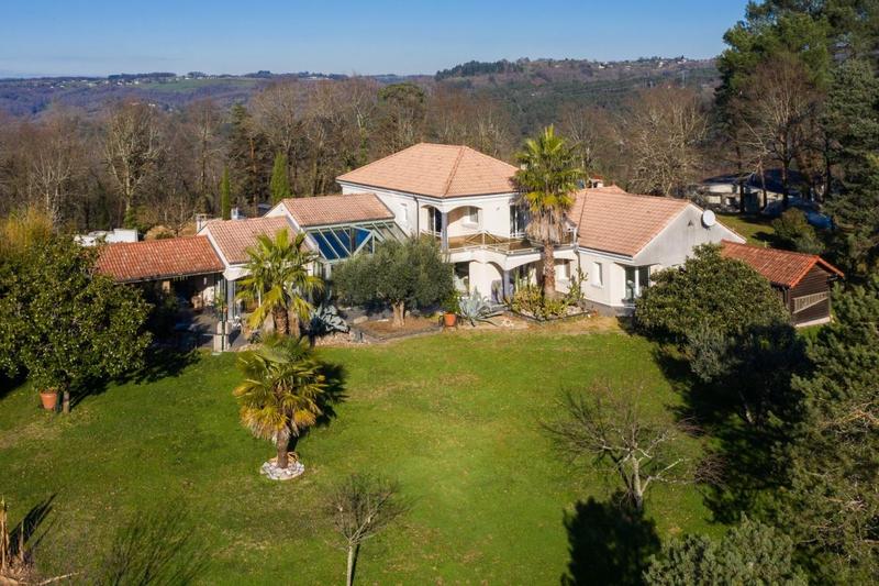 Demeure - 280 m² - 7 pièces