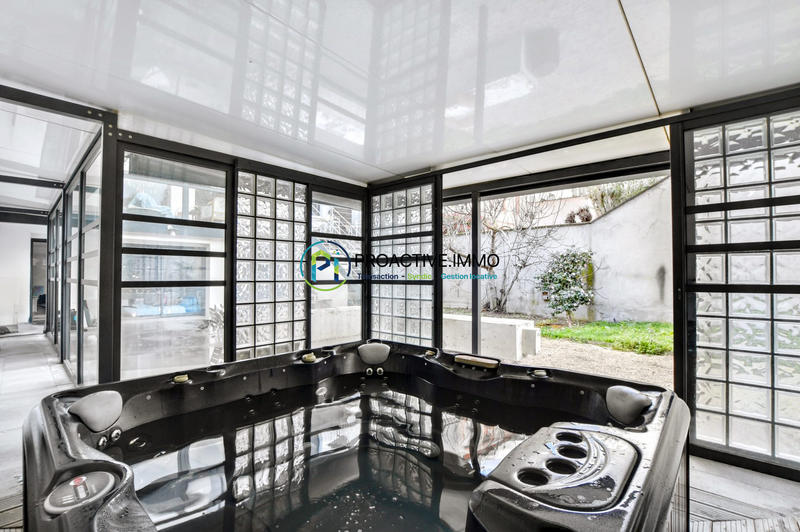 Appartement - 230 m² - 6 pièces